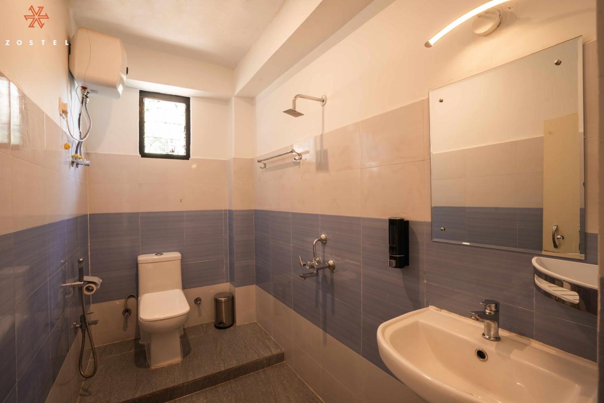 Zostel Rinchenpong Hostel Bagian luar foto