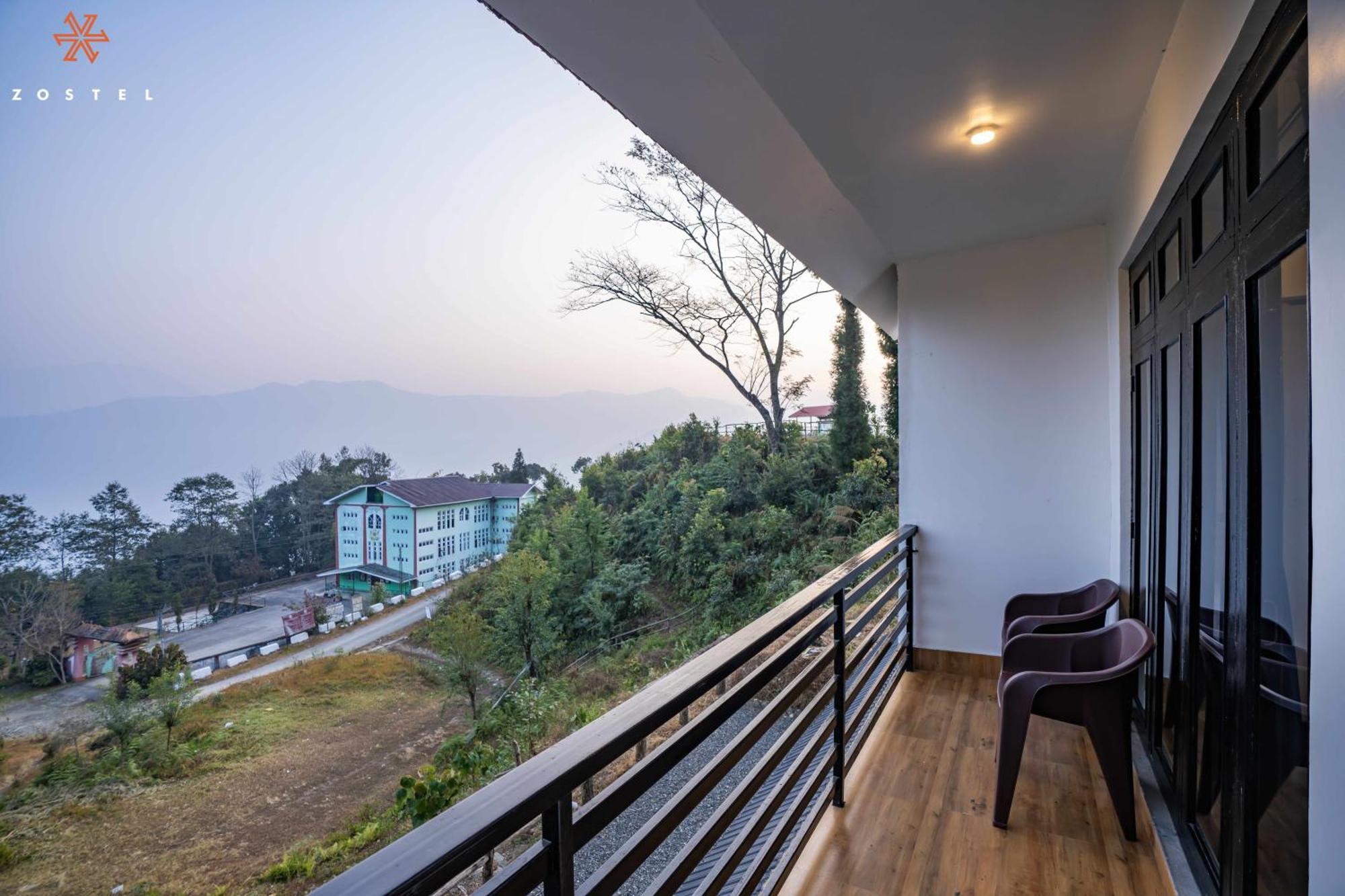Zostel Rinchenpong Hostel Bagian luar foto