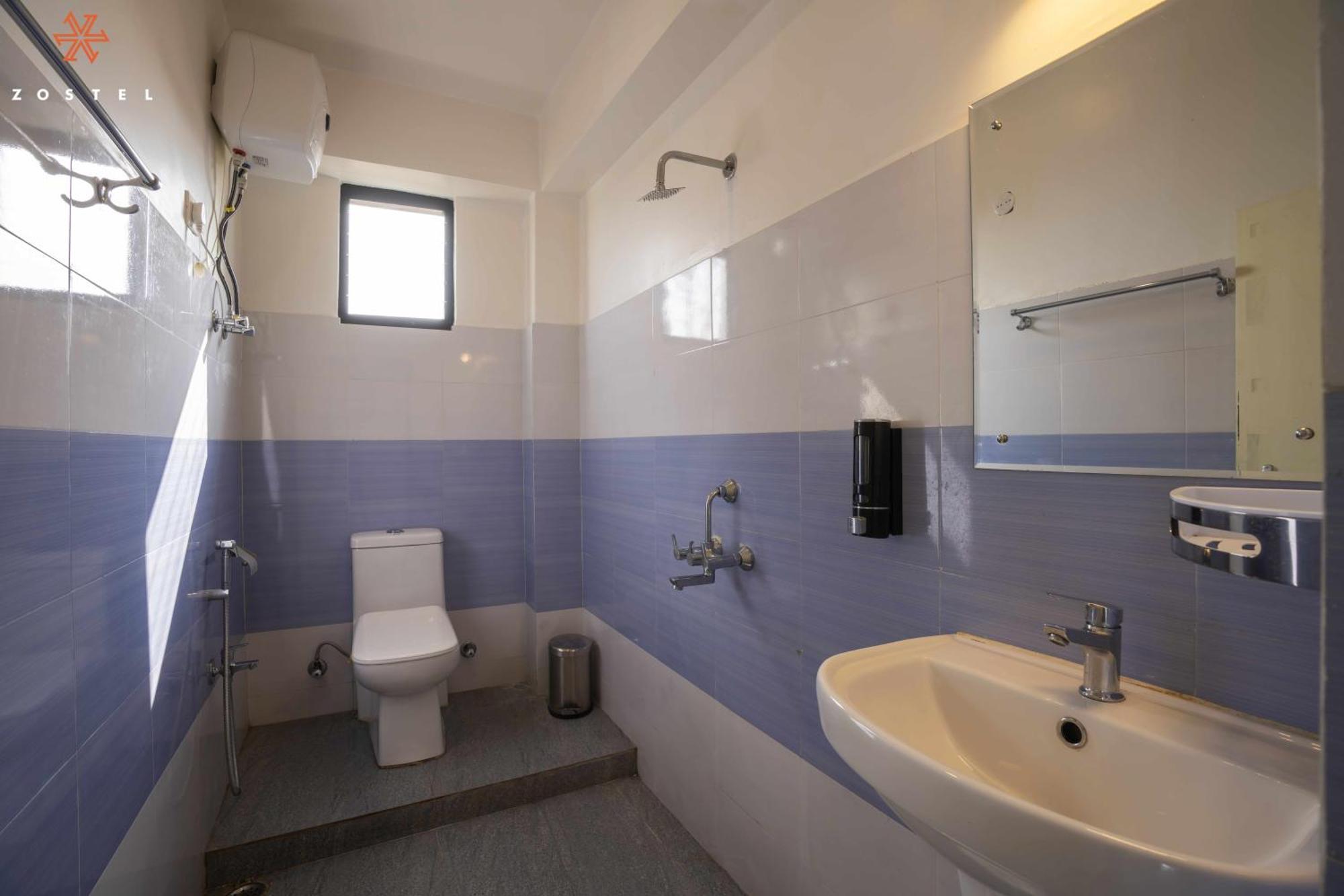 Zostel Rinchenpong Hostel Bagian luar foto