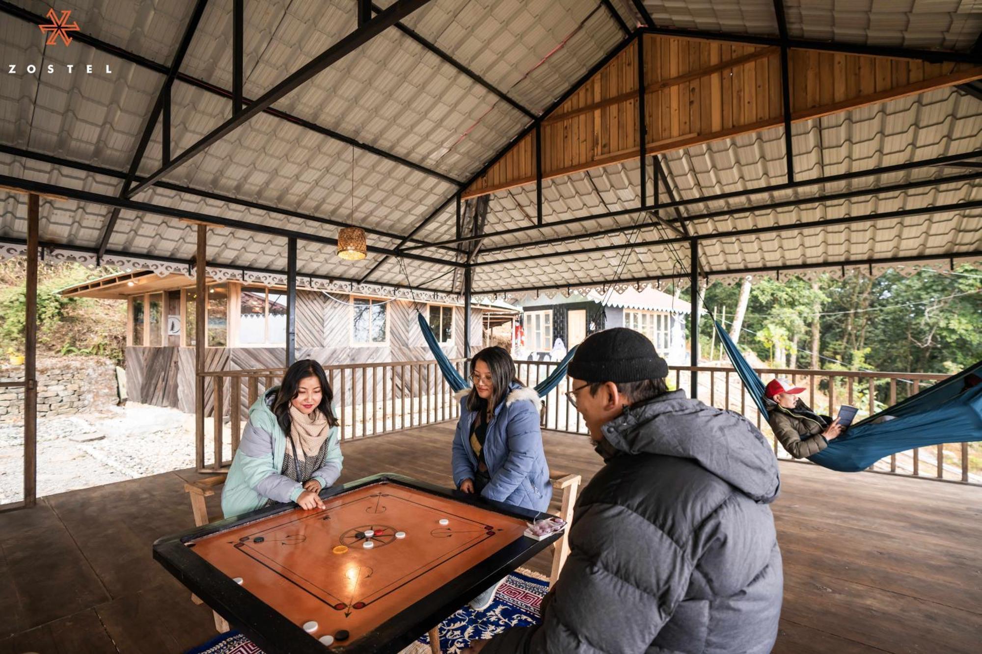 Zostel Rinchenpong Hostel Bagian luar foto