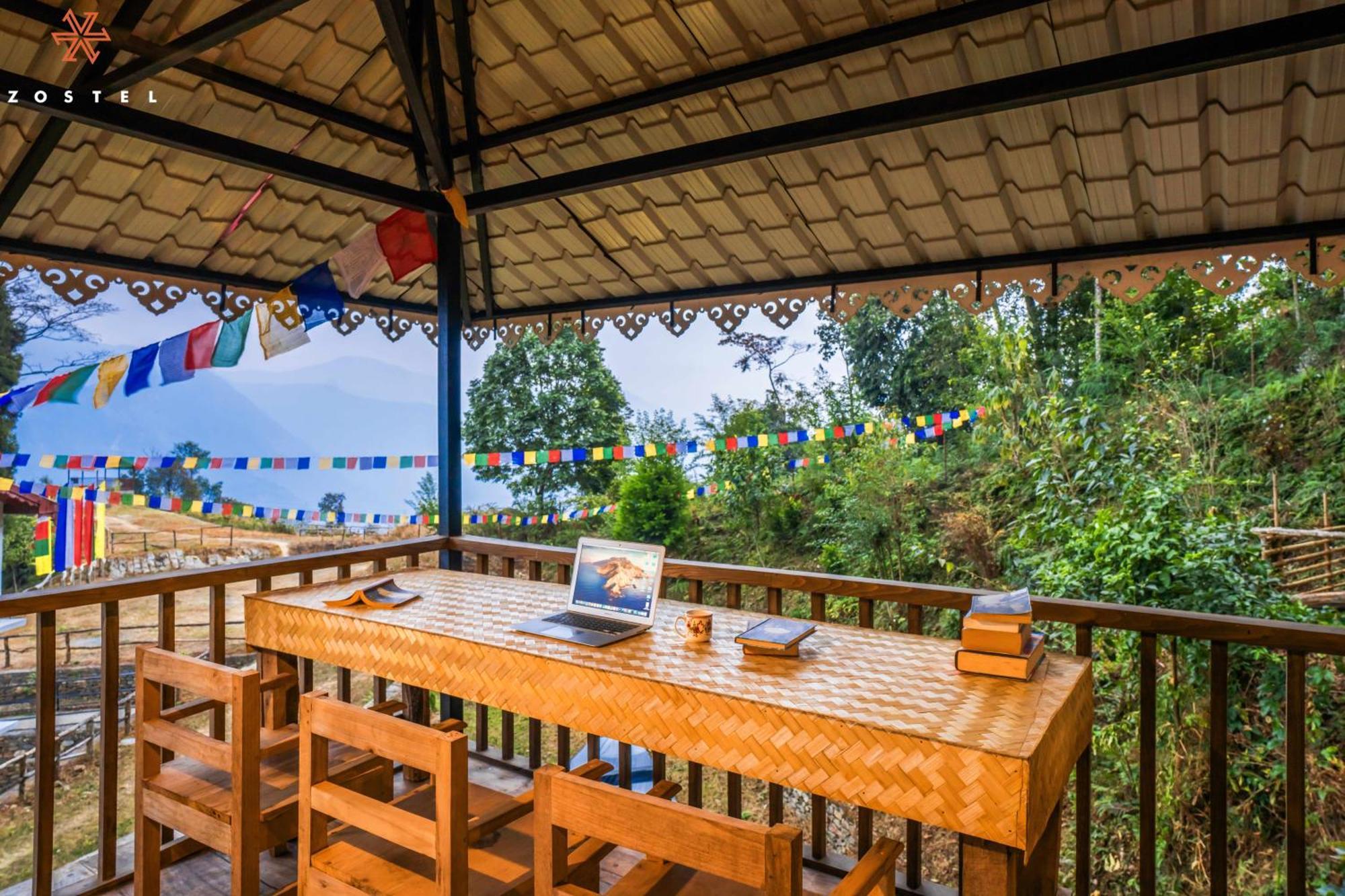 Zostel Rinchenpong Hostel Bagian luar foto