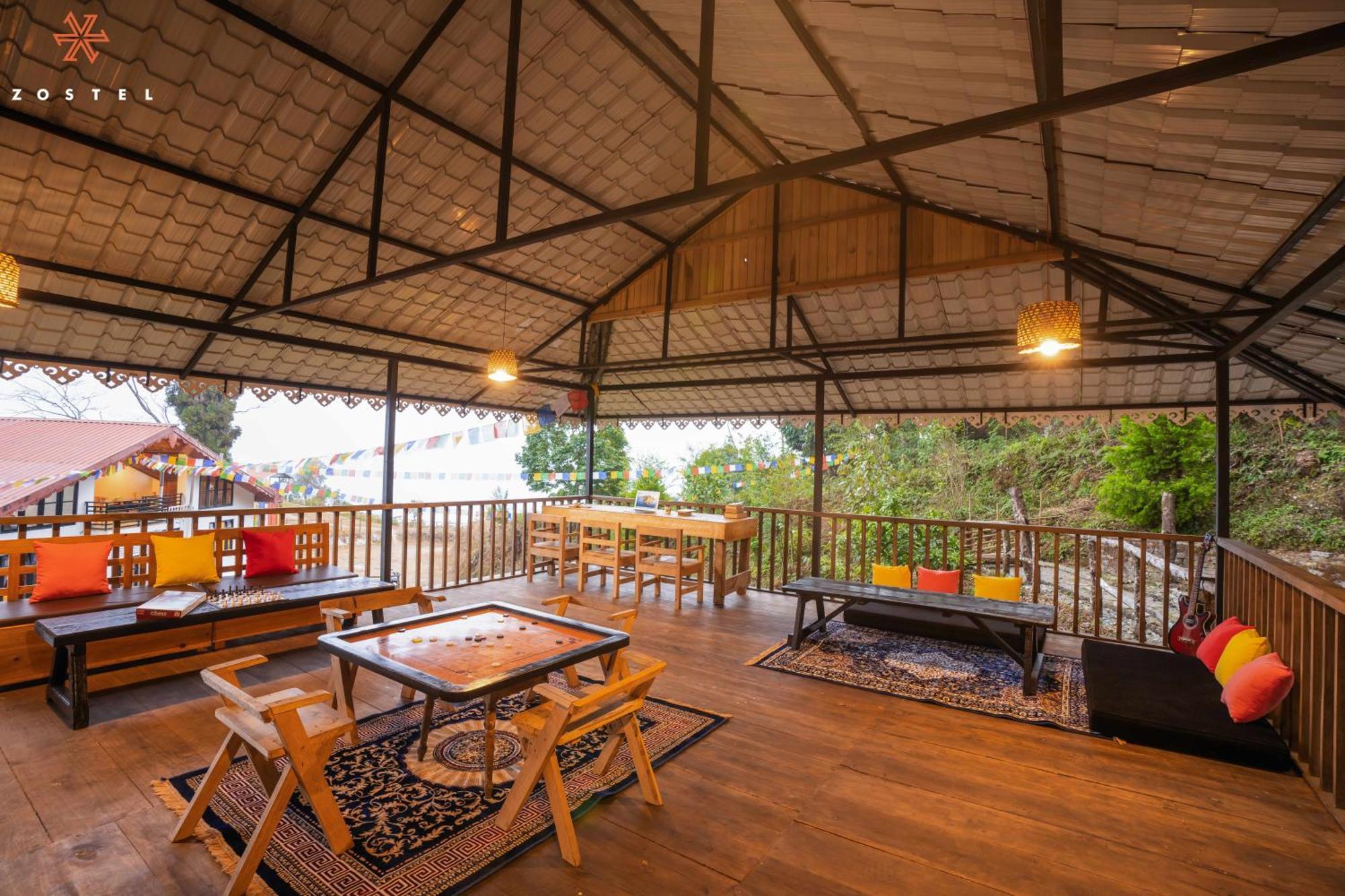 Zostel Rinchenpong Hostel Bagian luar foto