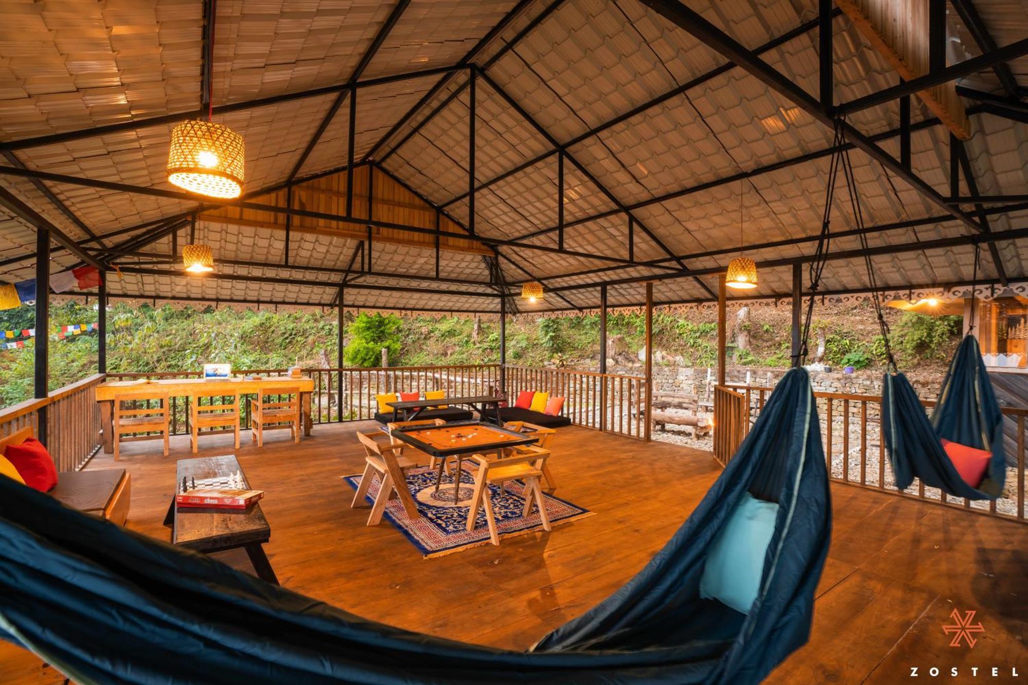 Zostel Rinchenpong Hostel Bagian luar foto