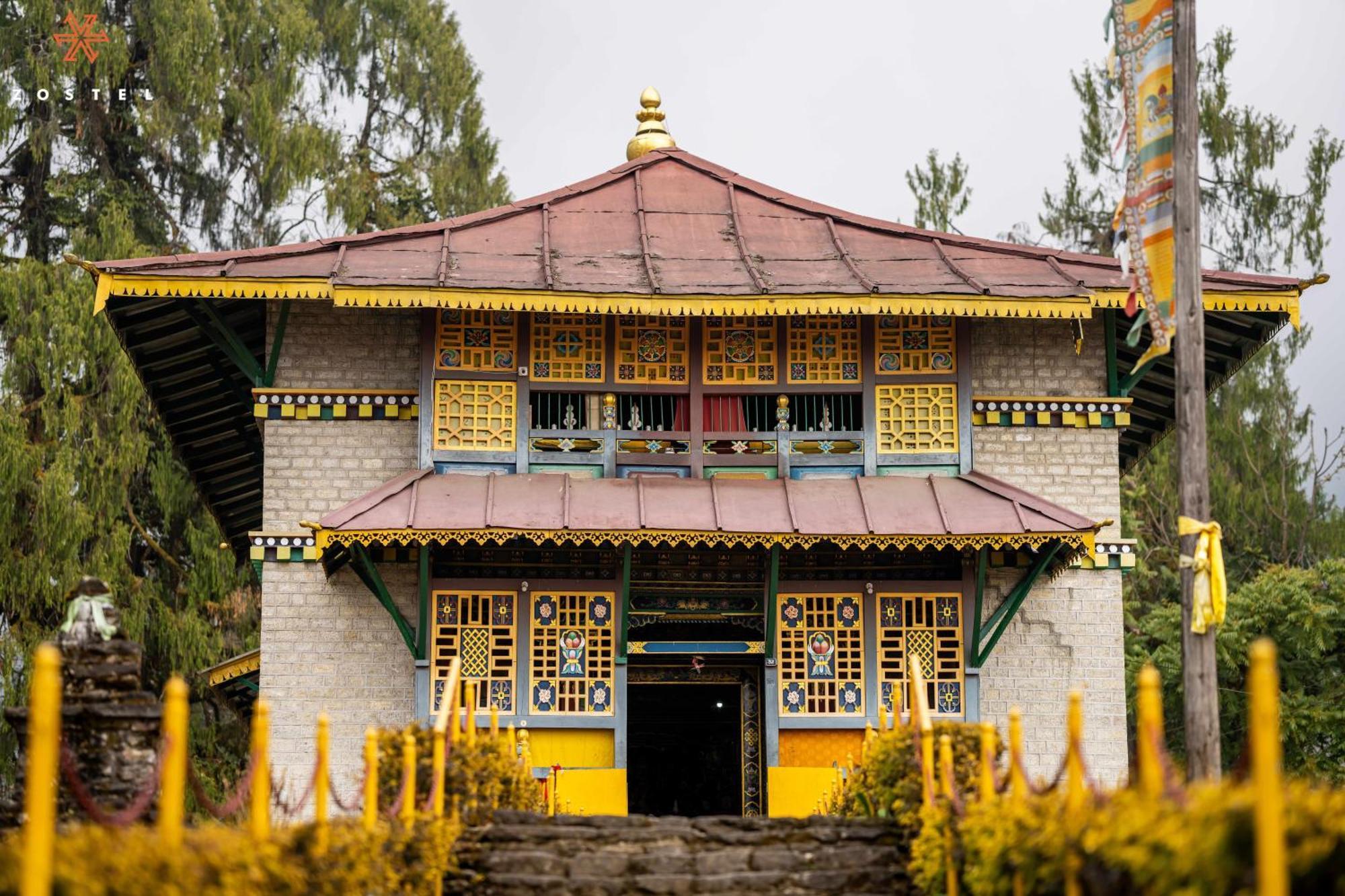 Zostel Rinchenpong Hostel Bagian luar foto
