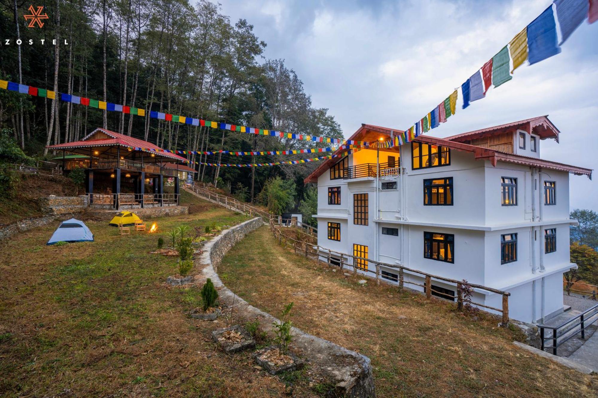 Zostel Rinchenpong Hostel Bagian luar foto