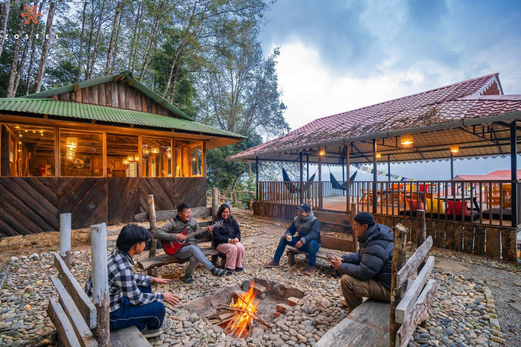 Zostel Rinchenpong Hostel Bagian luar foto